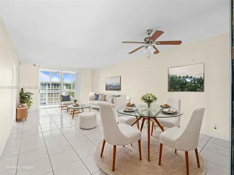 6005 Del Lago Circle Sunrise FL 33313