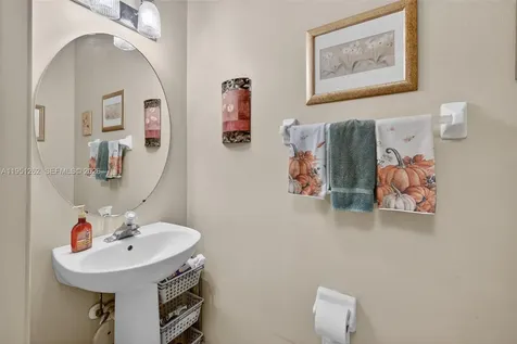 6008 N Golden Beauty Lane Tamarac FL 33321