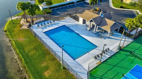 6008 N Golden Beauty Lane Tamarac FL 33321