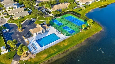 6008 N Golden Beauty Lane Tamarac FL 33321