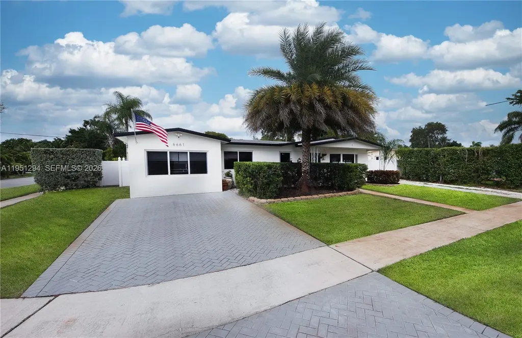 6661 SW 6th Street Pembroke Pines FL 33023