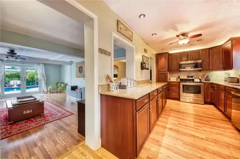 6661 SW 6th Street Pembroke Pines FL 33023