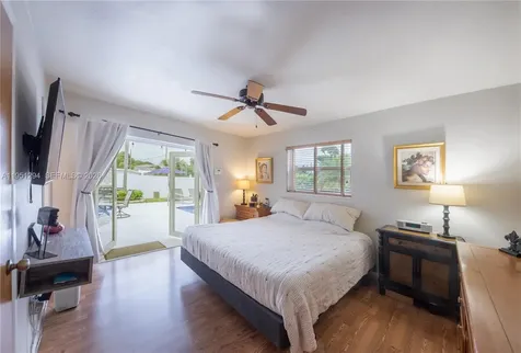 6661 SW 6th Street Pembroke Pines FL 33023