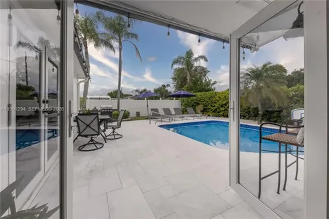 6661 SW 6th Street Pembroke Pines FL 33023