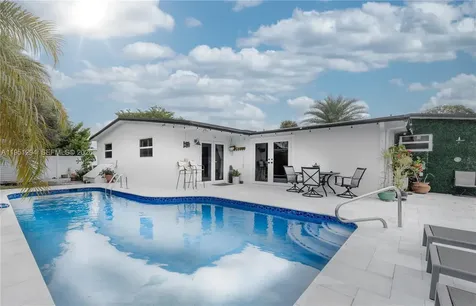 6661 SW 6th Street Pembroke Pines FL 33023