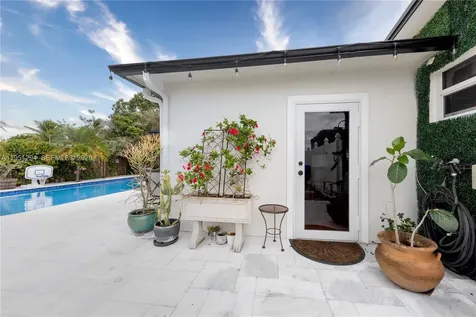 6661 SW 6th Street Pembroke Pines FL 33023
