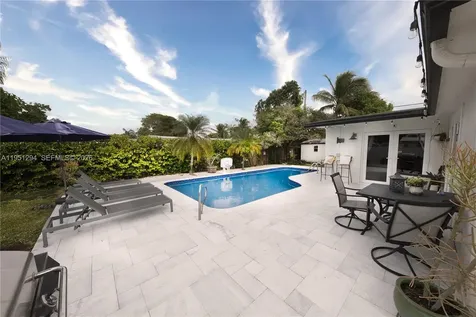 6661 SW 6th Street Pembroke Pines FL 33023
