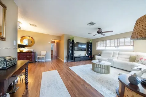 6661 SW 6th Street Pembroke Pines FL 33023