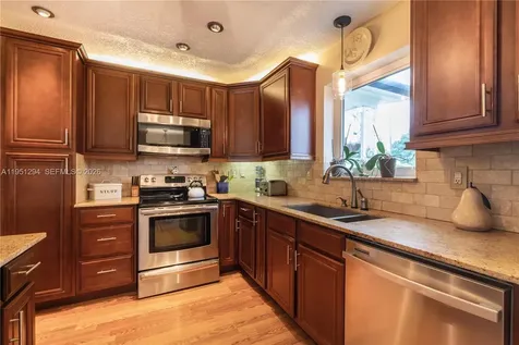 6661 SW 6th Street Pembroke Pines FL 33023