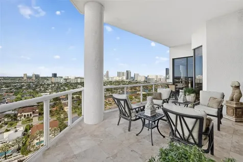 3598 Yacht Club Drive Aventura FL 33180