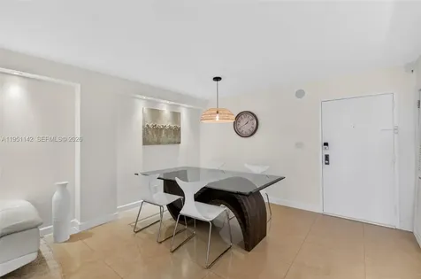 2401 Collins Avenue Miami Beach FL 33140
