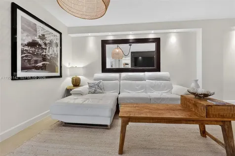 2401 Collins Avenue Miami Beach FL 33140
