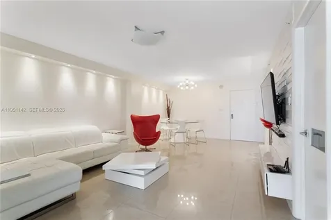 2401 Collins Avenue Miami Beach FL 33140