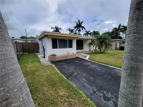 1533 Cleveland Street Hollywood FL 33020