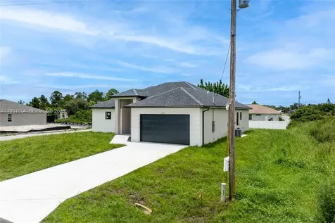 3318 30th Street SW Lehigh Acres FL 33976