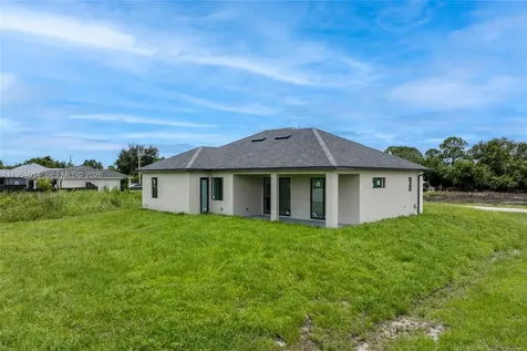 3318 30th Street SW Lehigh Acres FL 33976
