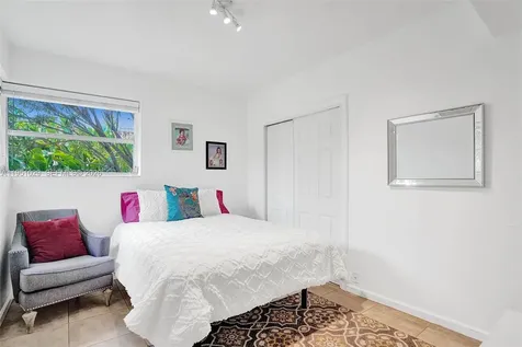 7525 W Treasure Drive North Bay Village FL 33141