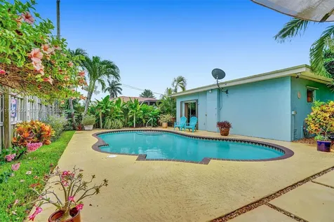 7525 W Treasure Drive North Bay Village FL 33141