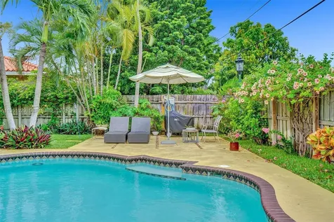 7525 W Treasure Drive North Bay Village FL 33141