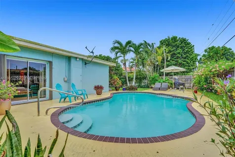 7525 W Treasure Drive North Bay Village FL 33141