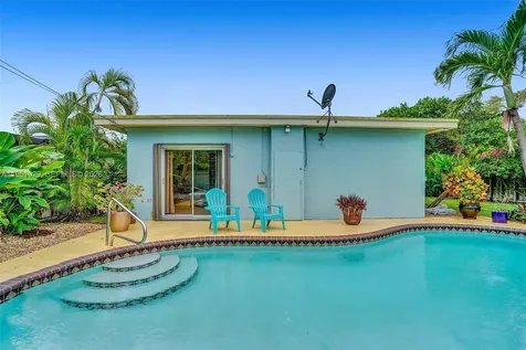 7525 W Treasure Drive North Bay Village FL 33141