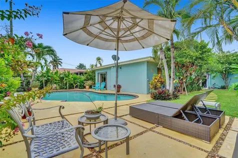 7525 W Treasure Drive North Bay Village FL 33141