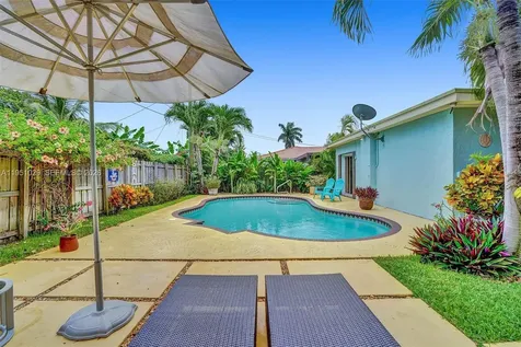 7525 W Treasure Drive North Bay Village FL 33141