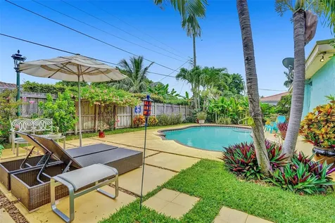 7525 W Treasure Drive North Bay Village FL 33141
