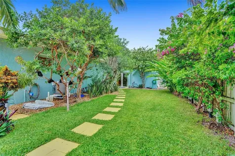 7525 W Treasure Drive North Bay Village FL 33141