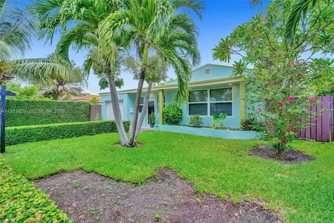7525 W Treasure Drive North Bay Village FL 33141