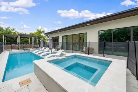 1810 NE 43rd Court Oakland Park FL 33308