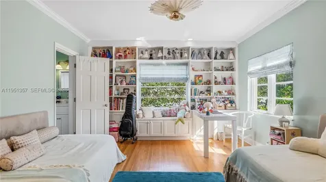 4805 Cherokee Avenue Miami Beach FL 33140