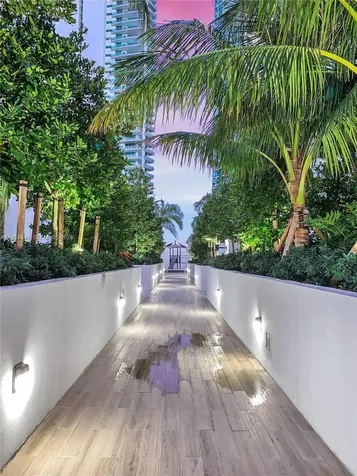 851 NE 1st Avenue Miami FL 33132