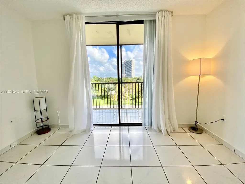 16950 Dixie North Miami Beach FL 33160
