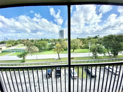 16950 Dixie North Miami Beach FL 33160