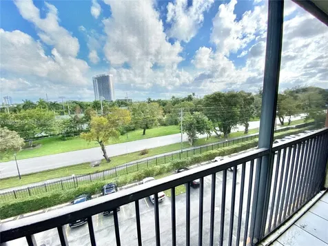 16950 Dixie North Miami Beach FL 33160