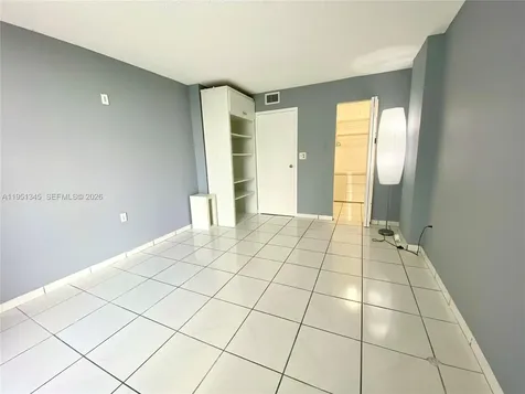 16950 Dixie North Miami Beach FL 33160