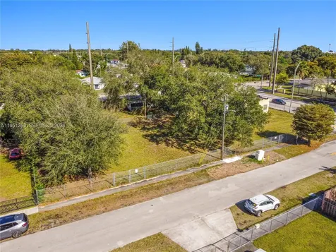 8610 NW 17th Avenue Miami FL 33147