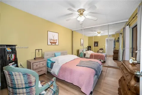 9135 SW 20th Place Davie FL 33324