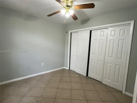 809 NE 214th Lane Miami FL 33179