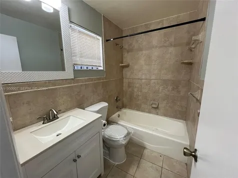 809 NE 214th Lane Miami FL 33179