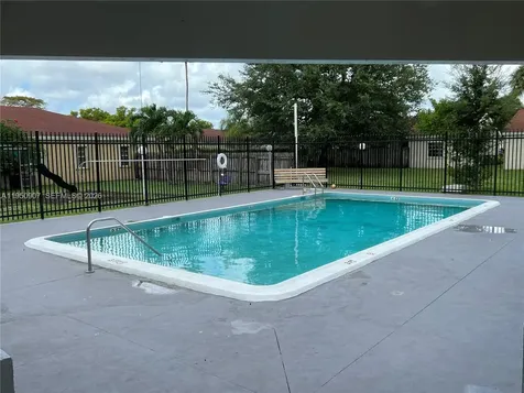 809 NE 214th Lane Miami FL 33179