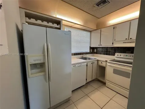 809 NE 214th Lane Miami FL 33179