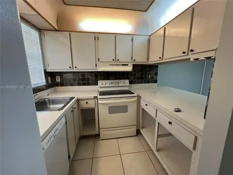 809 NE 214th Lane Miami FL 33179