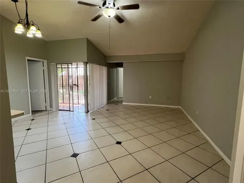 809 NE 214th Lane Miami FL 33179