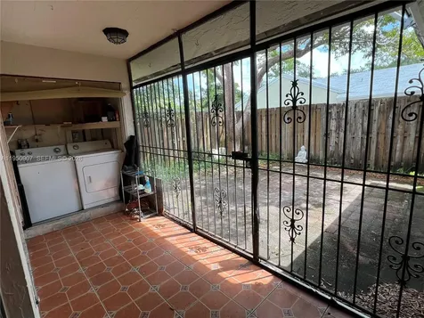 809 NE 214th Lane Miami FL 33179