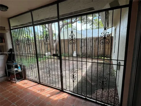 809 NE 214th Lane Miami FL 33179