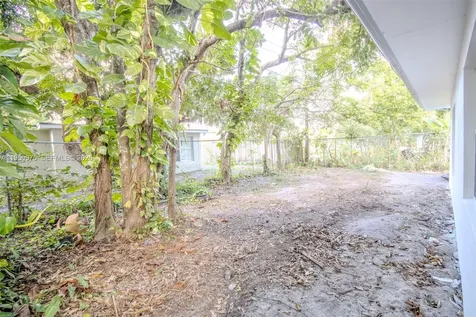 3313 NW 36th Terrace Lauderdale Lakes FL 33309