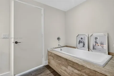 2900 NE 7th Avenue Miami FL 33137