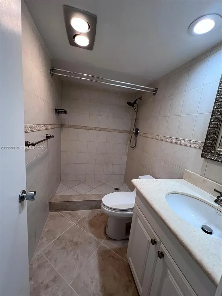 907 Cypress Terrace Pompano Beach FL 33069